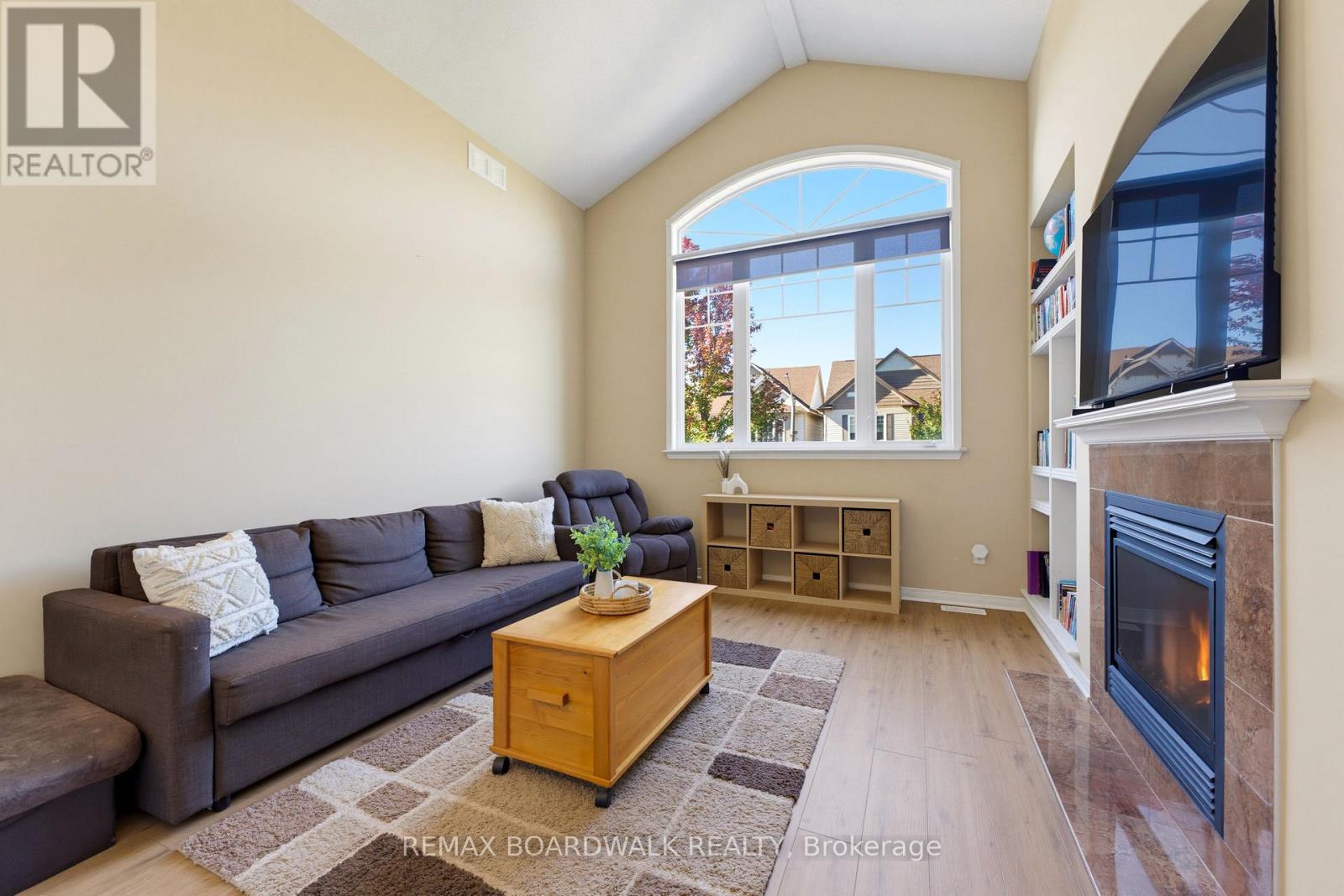 210 BROXBURN CRESCENT - Image 23