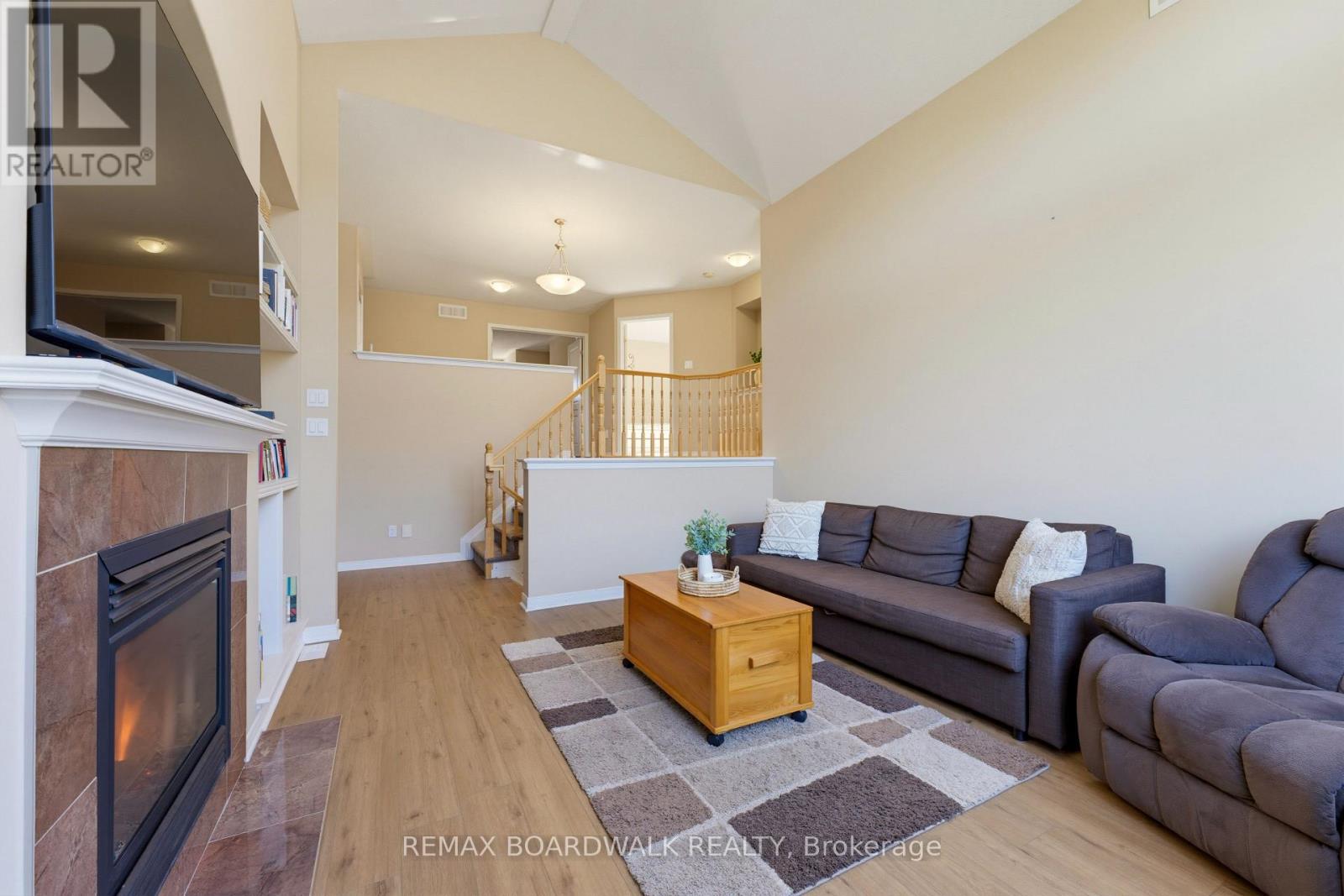 210 BROXBURN CRESCENT - Image 25