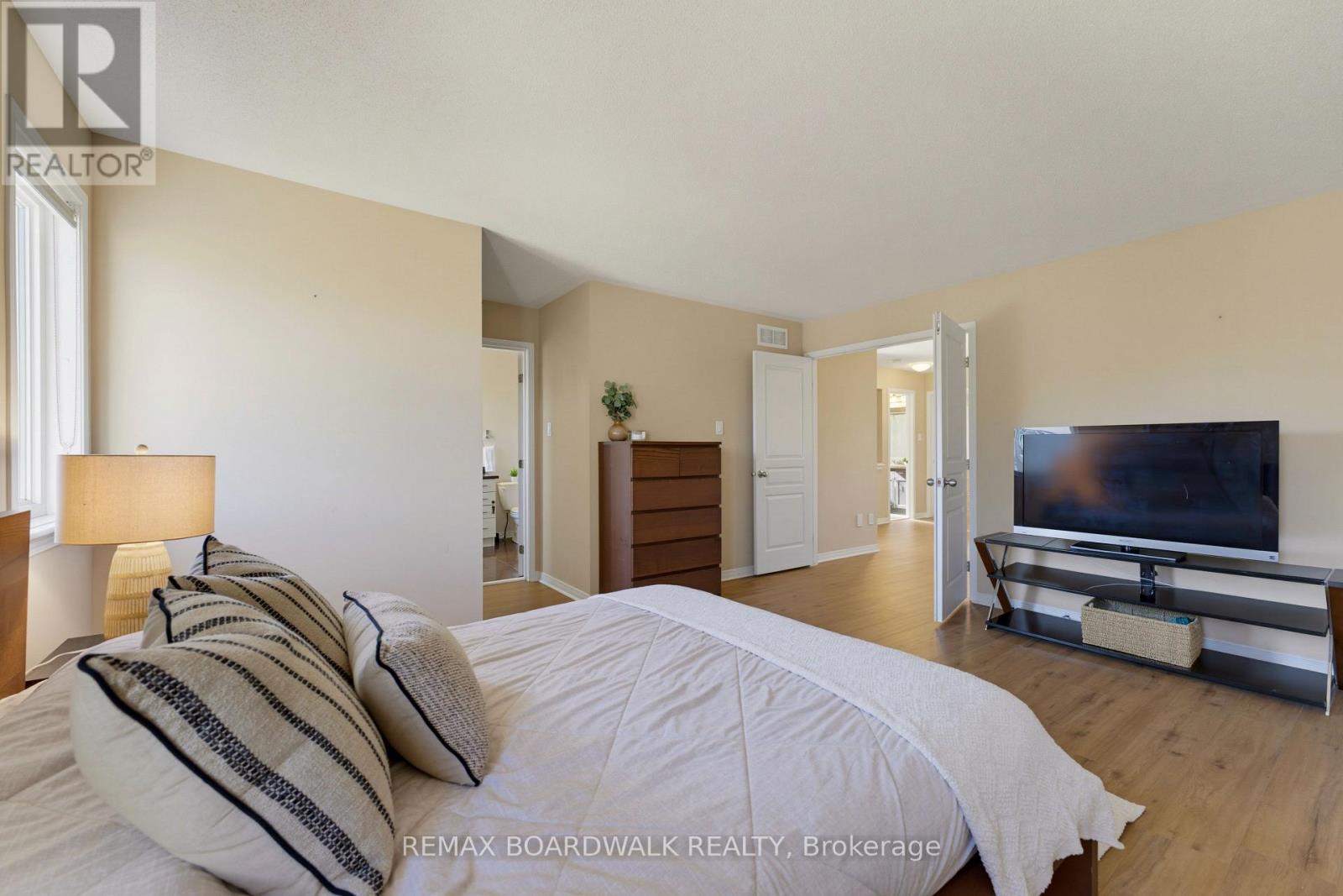 210 BROXBURN CRESCENT - Image 31