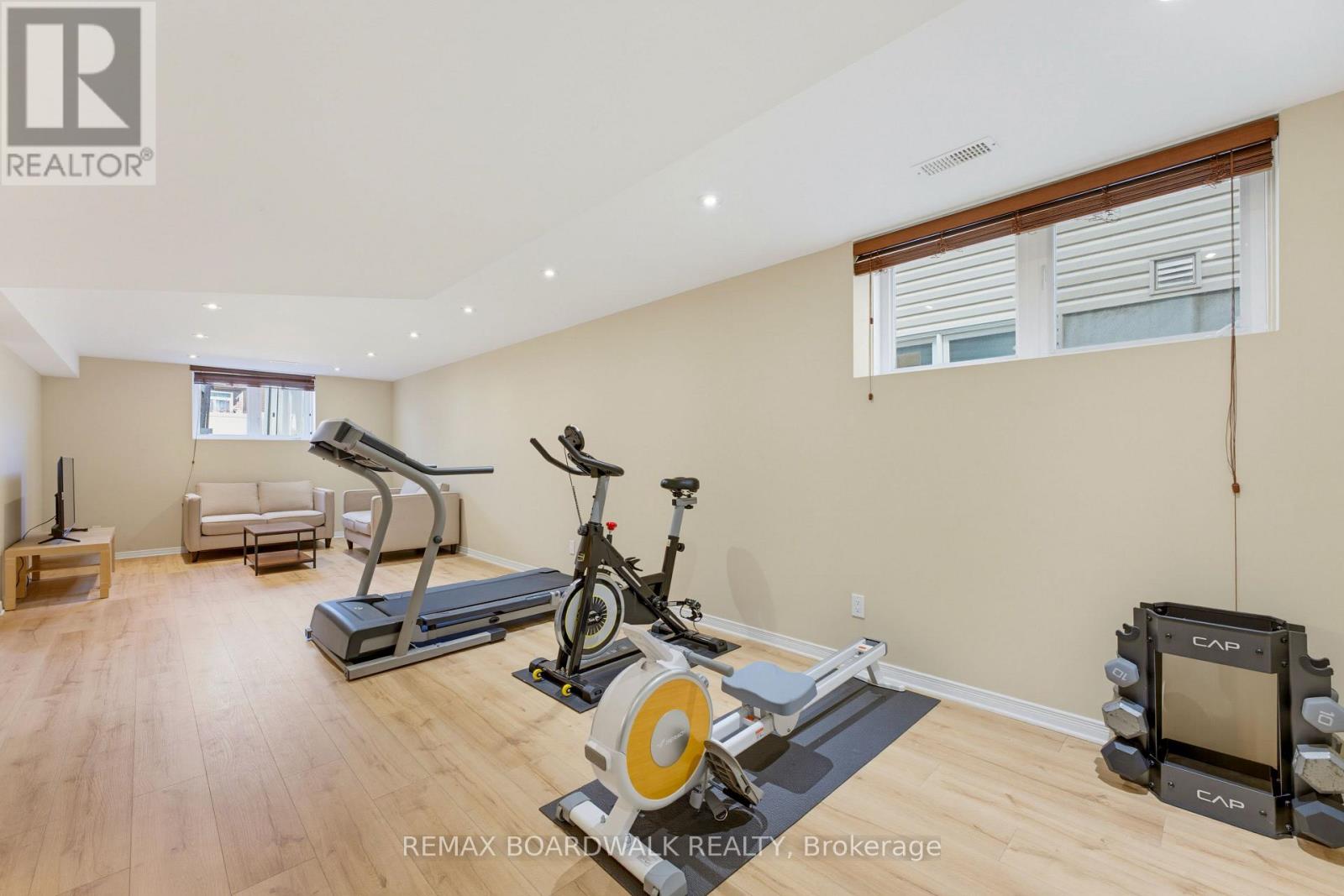 210 BROXBURN CRESCENT - Image 36