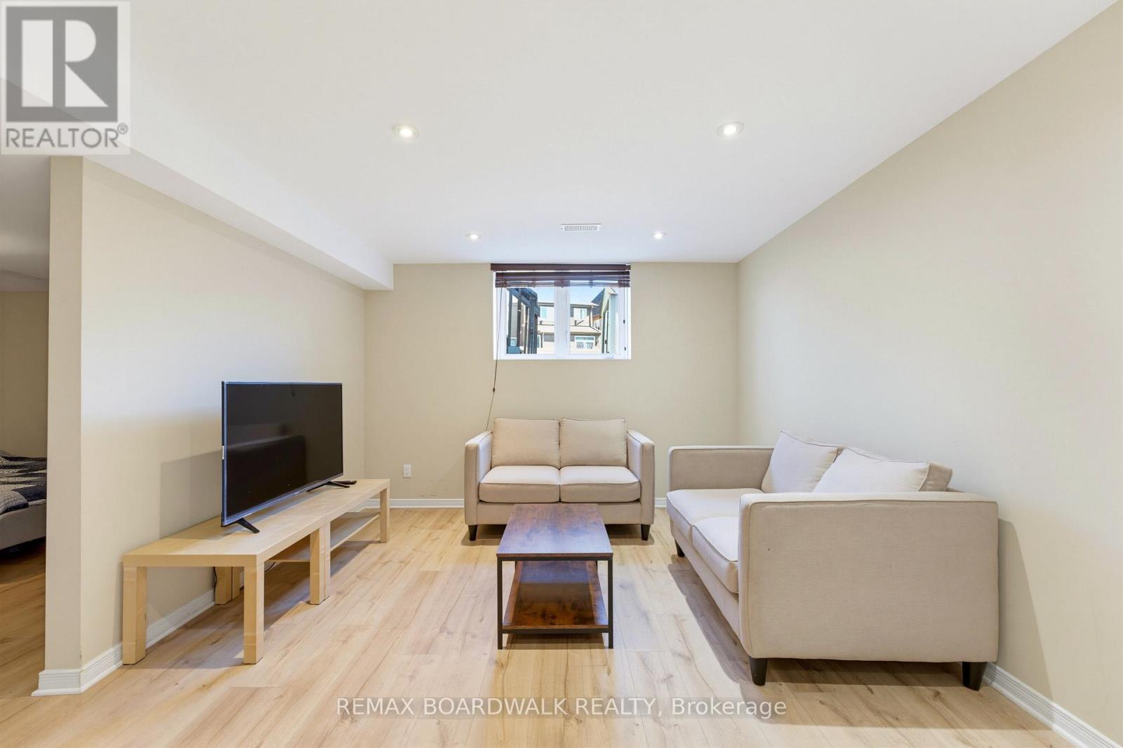 210 BROXBURN CRESCENT - Image 37