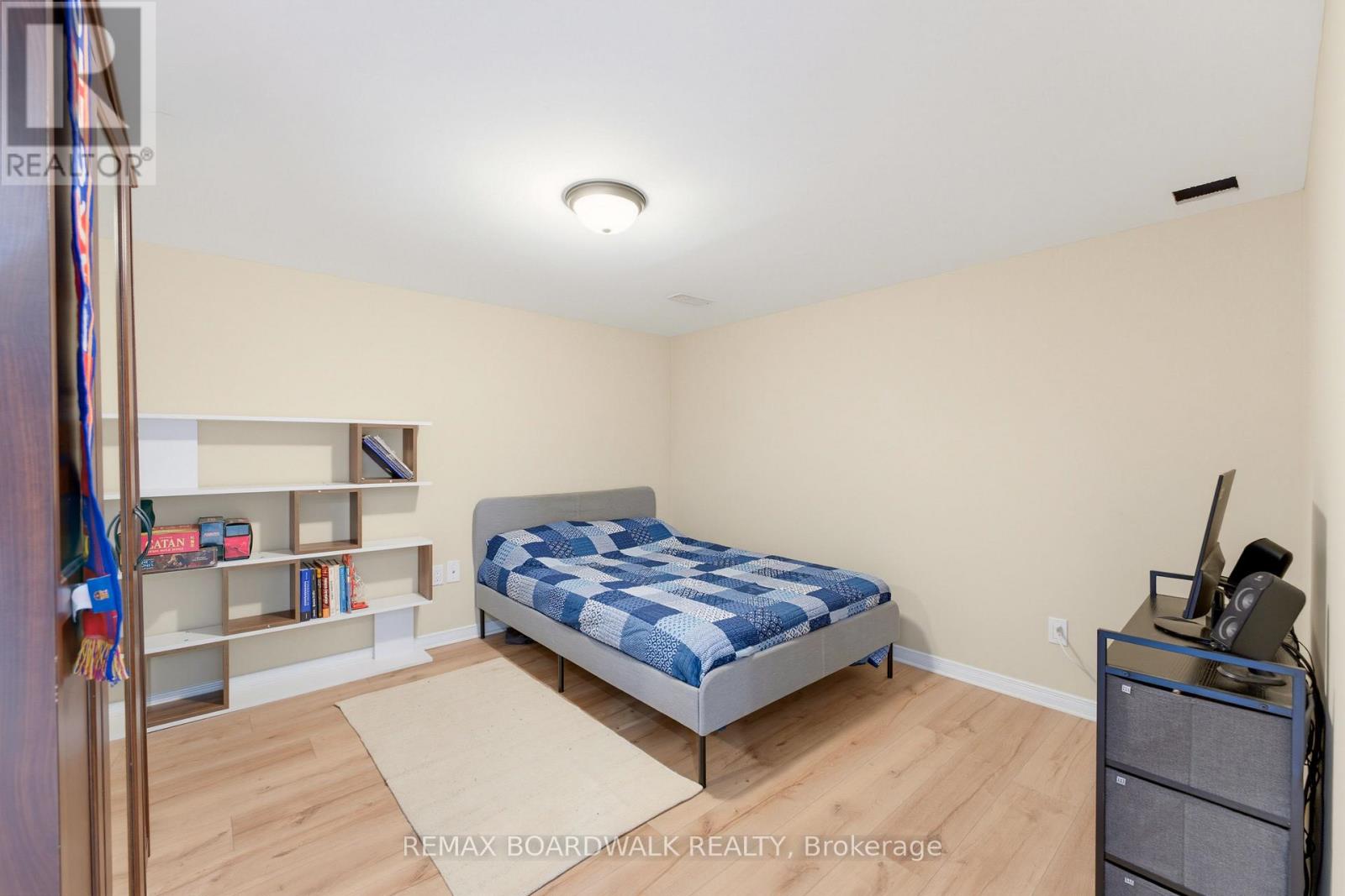 210 BROXBURN CRESCENT - Image 38