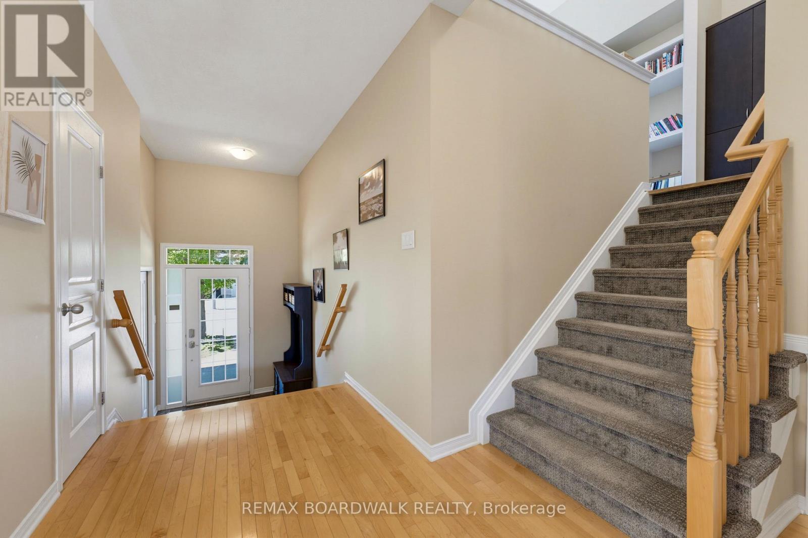 210 BROXBURN CRESCENT, Ottawa — photo 6