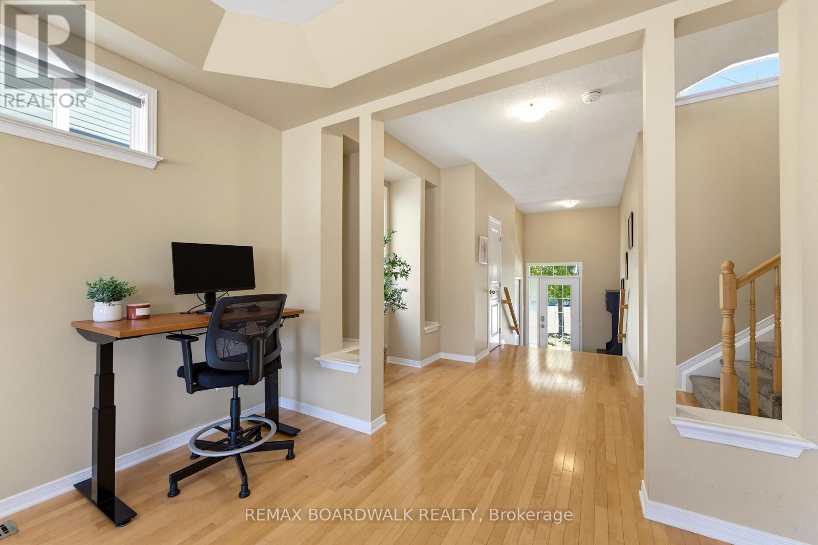 210 BROXBURN CRESCENT, Ottawa — photo 7