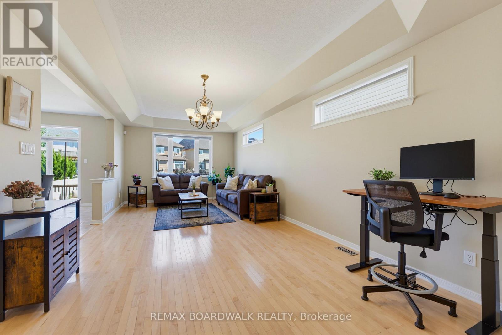 210 BROXBURN CRESCENT, Ottawa — photo 8