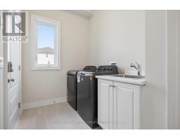 278 Walter English Drive, East Gwillimbury, ON L9N0Z4 Photo 19