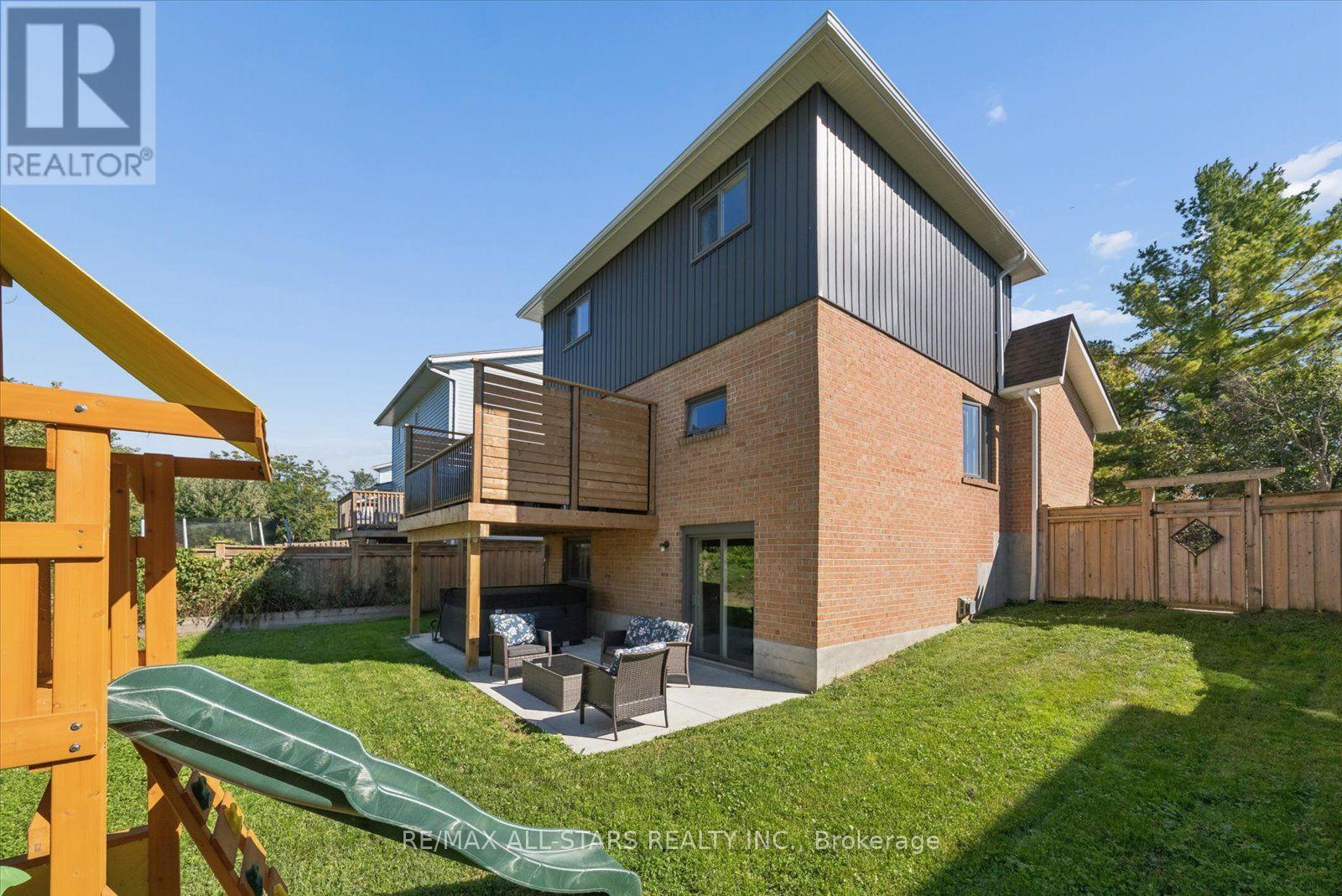 538 HIGHLAND CRESCENT - 40