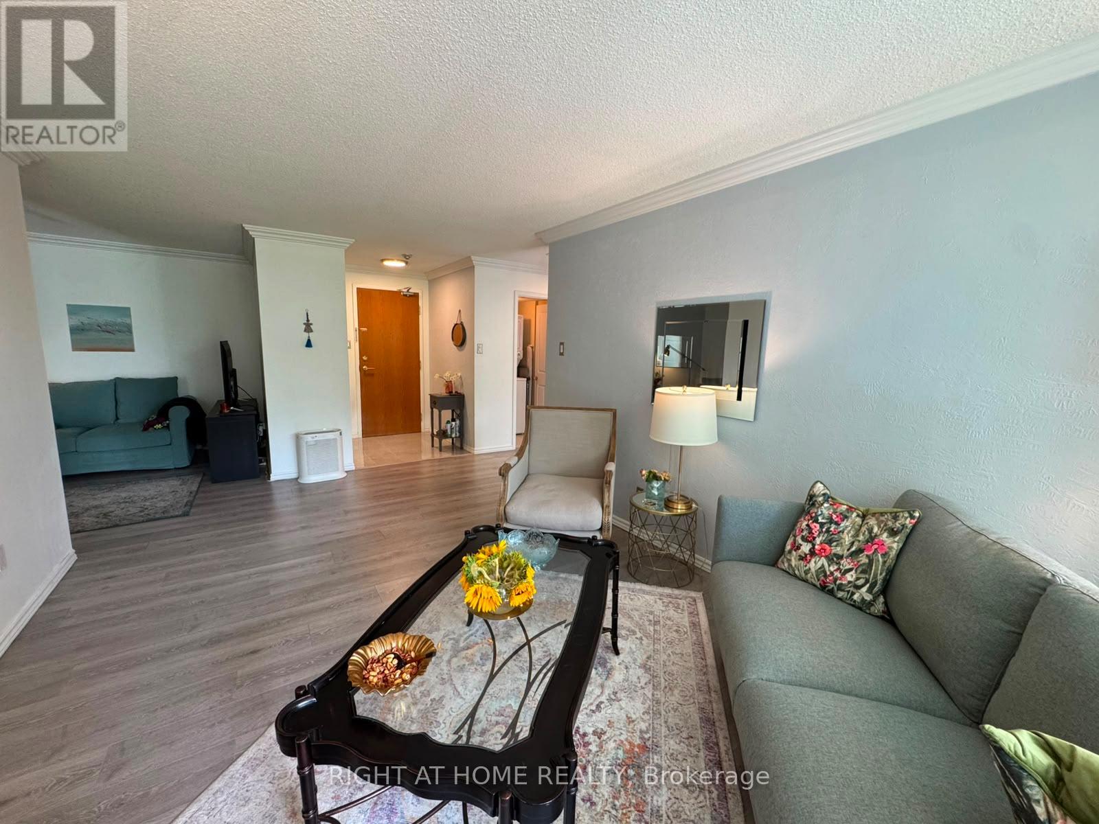 210 - 7250 YONGE STREET, Vaughan (Crestwood-Springfarm-Yorkhill) — photo 3