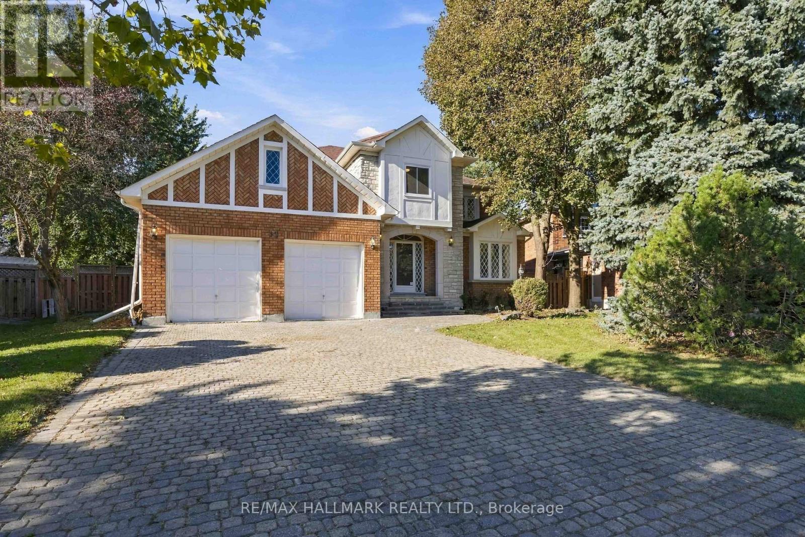 69 KING'S CROSS AVENUE, Richmond Hill (Bayview Hill)