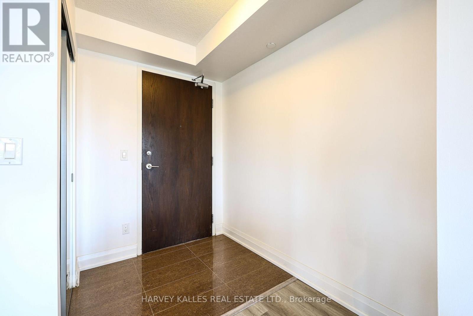 317 - 75 NORMAN BETHUNE AVENUE, Richmond Hill (Beaver Creek Business Park) — photo 2