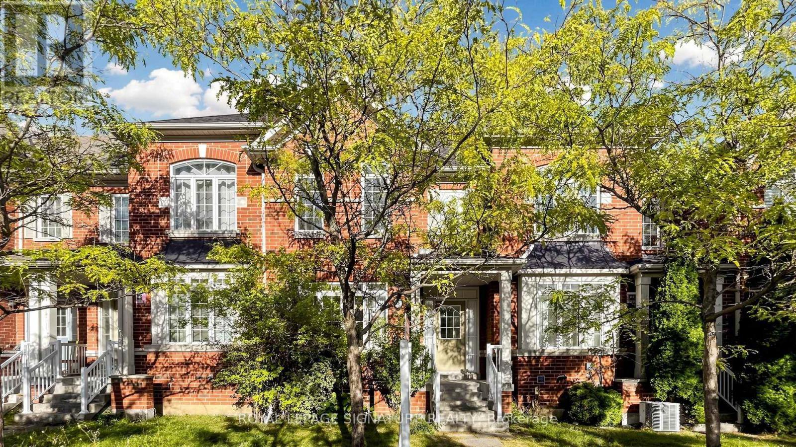 18 MONTAGUES LANE, Markham (Cornell)
