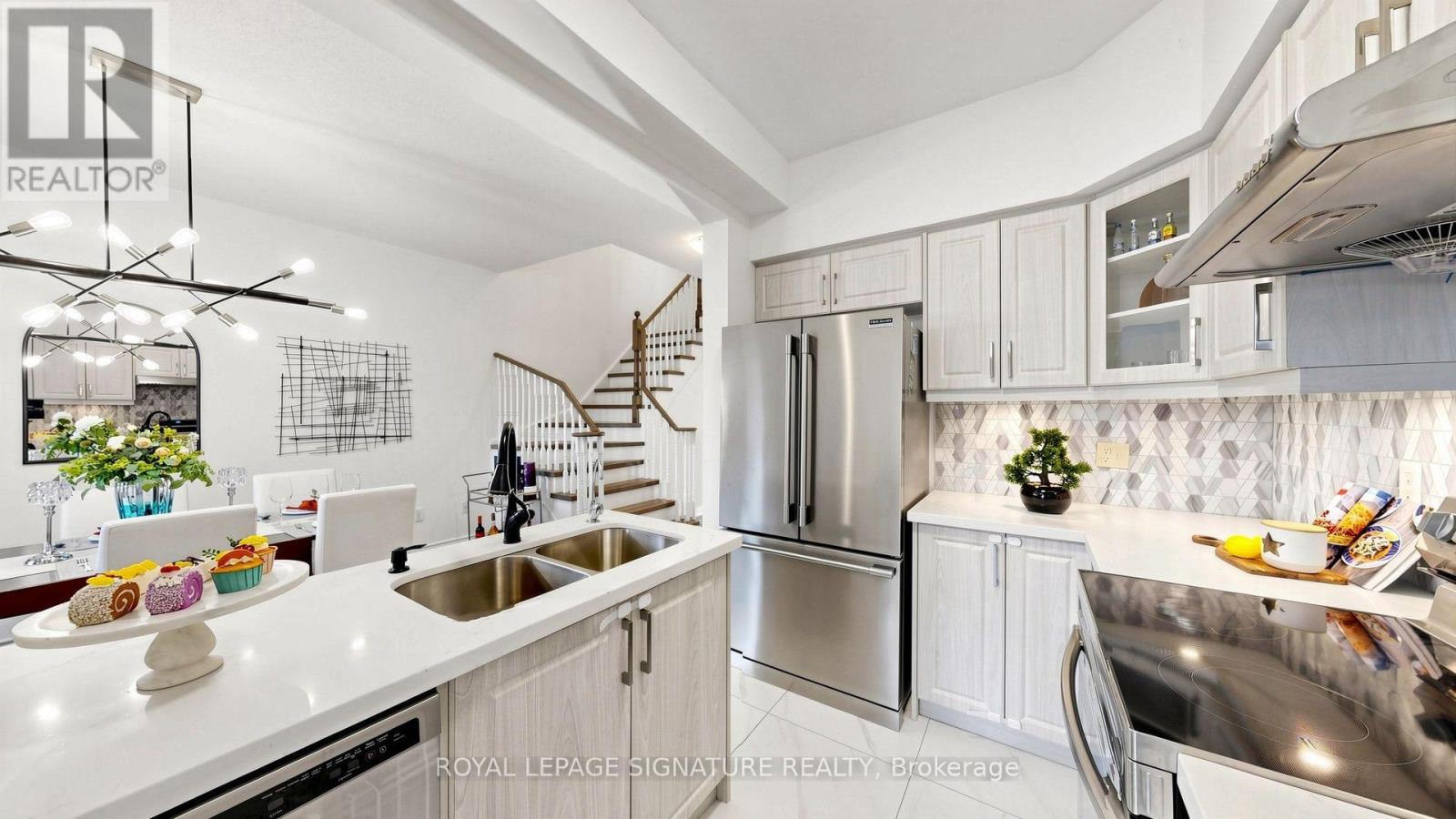 18 MONTAGUES LANE, Markham (Cornell) — photo 7