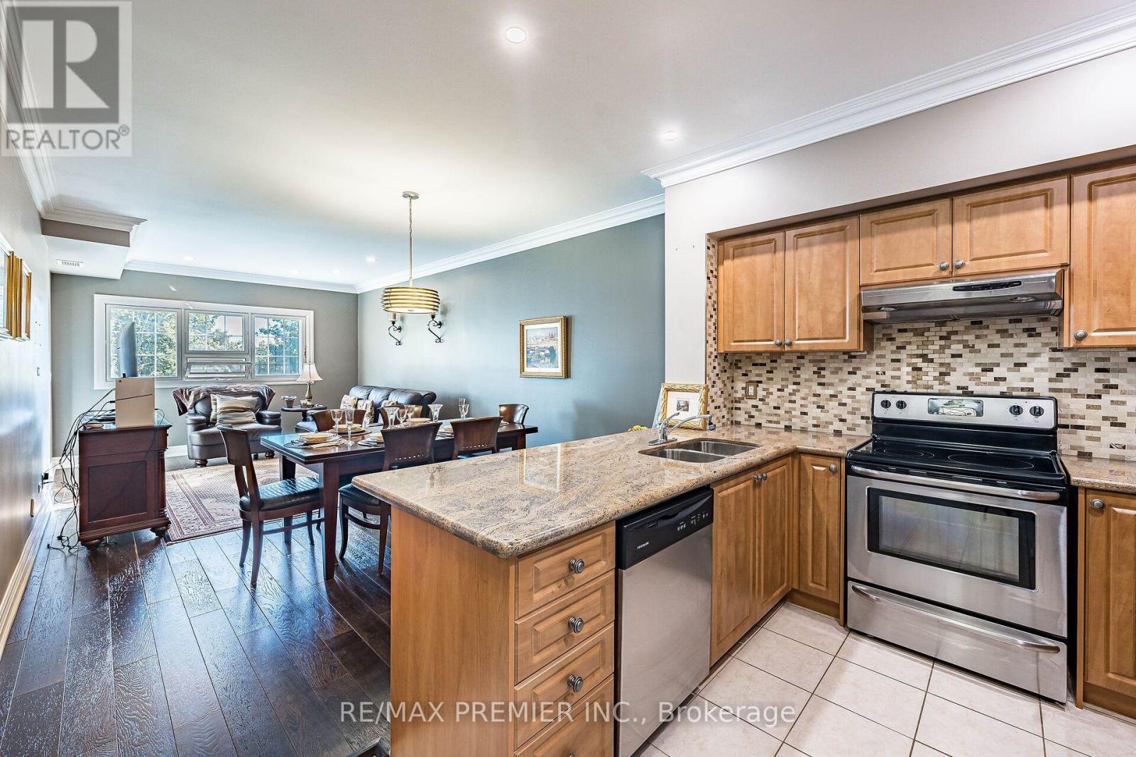 304 - 9451 JANE STREET, Vaughan (Maple) — photo 6