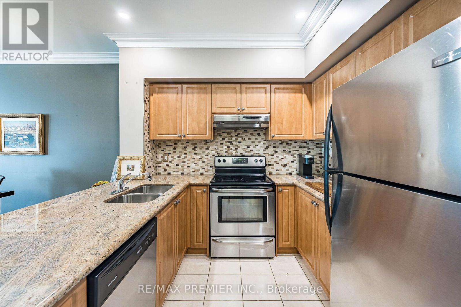 304 - 9451 JANE STREET, Vaughan (Maple) — photo 7