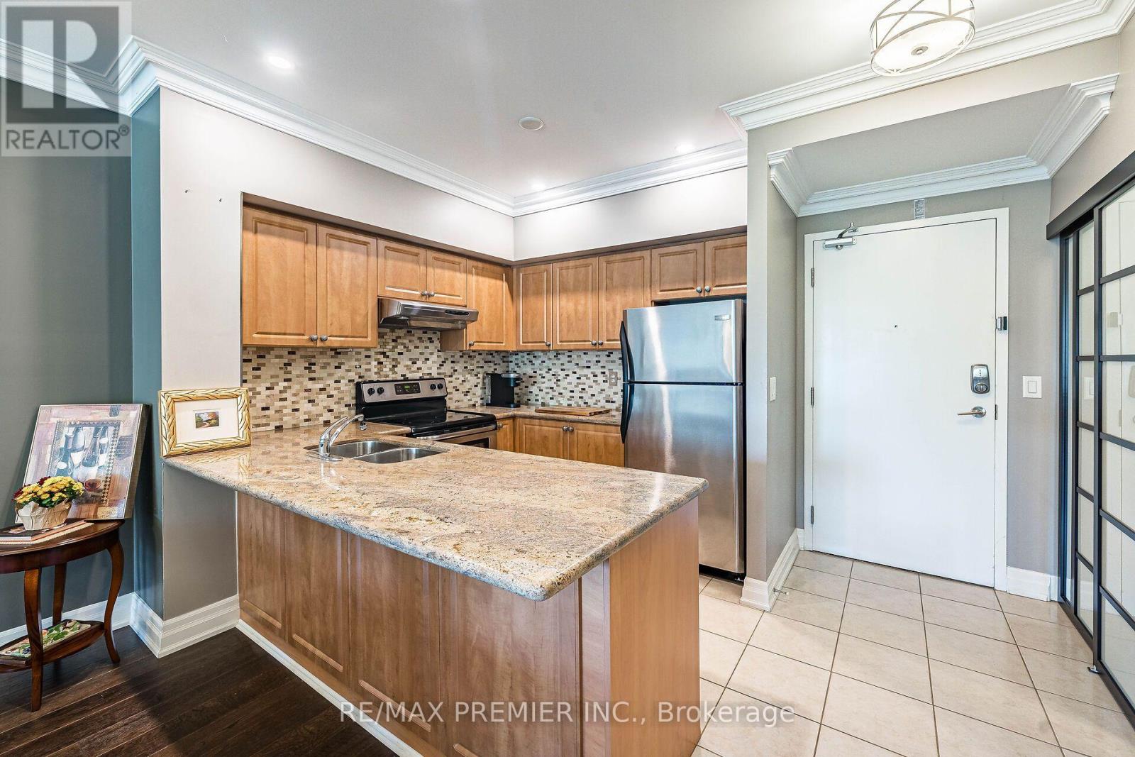 304 - 9451 JANE STREET, Vaughan (Maple) — photo 8