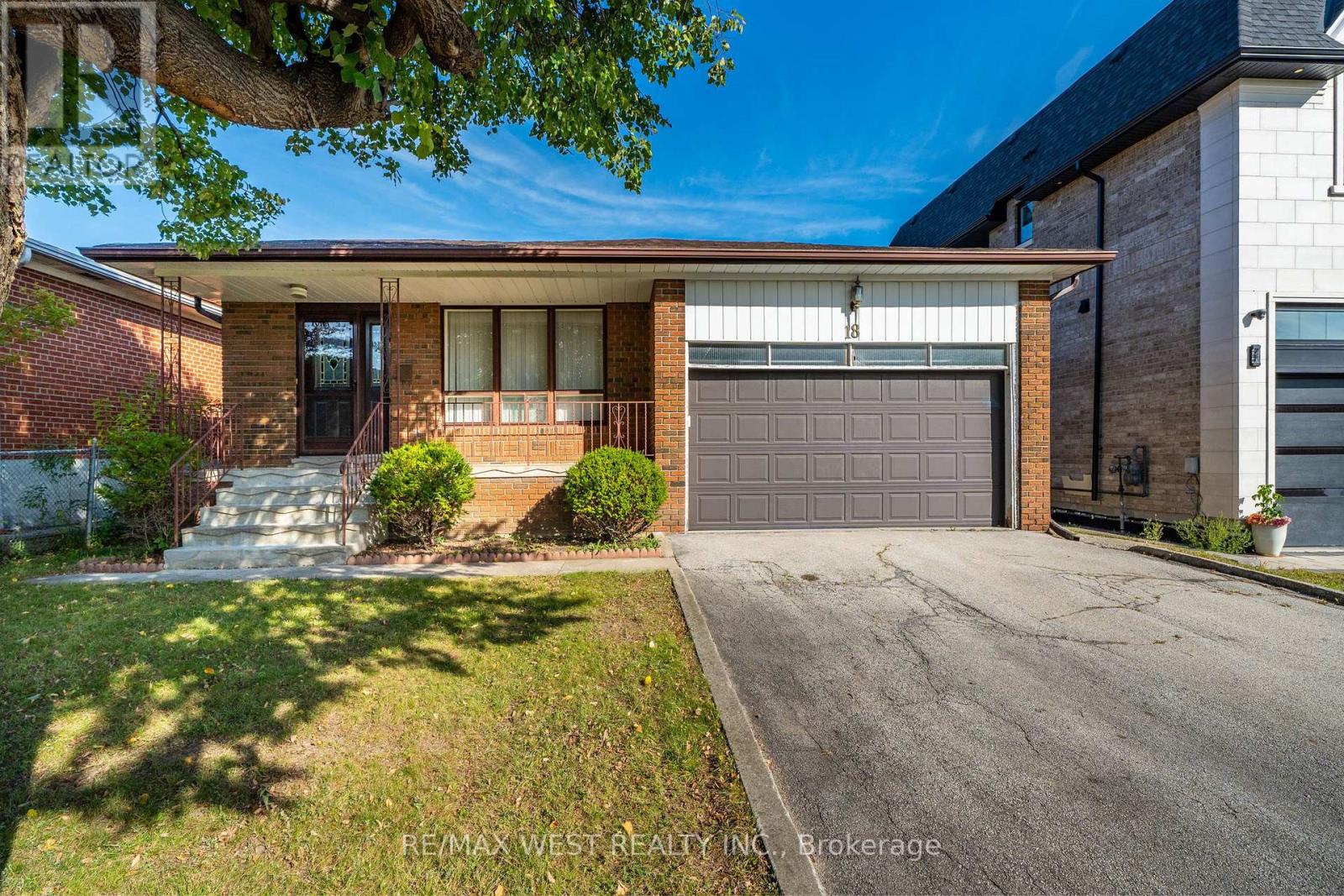18 PHEASANT VALLEY COURT, Markham (Thornhill)
