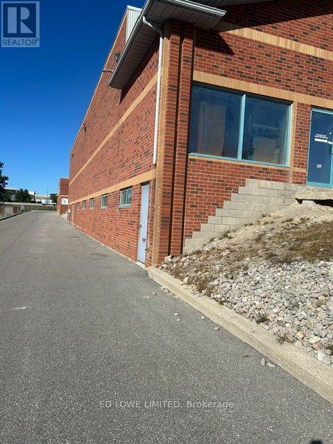 20 & 21 - 106 SAUNDERS ROAD, Barrie (400 East)