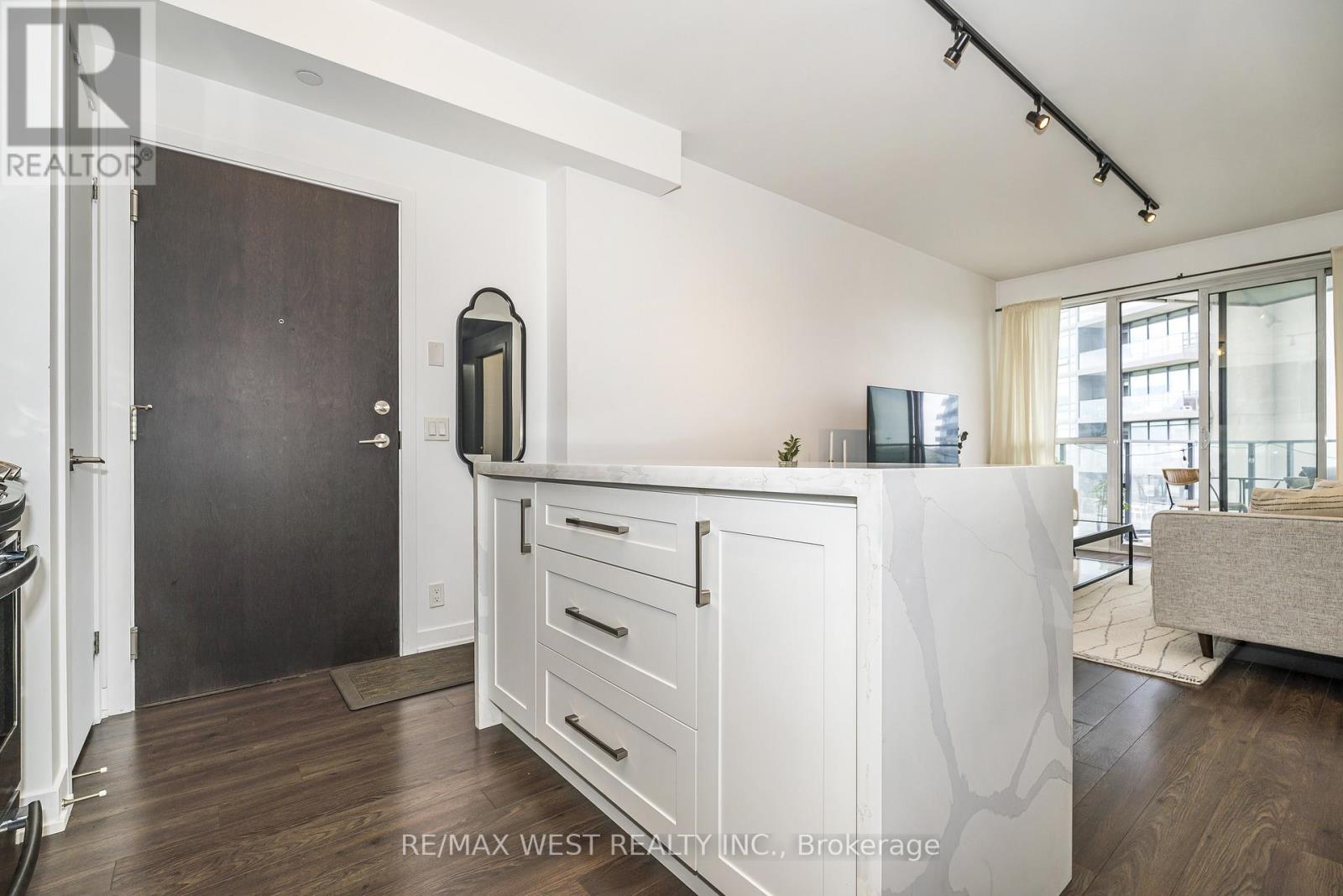 #1705 10 PARK LAWN ROAD - 10