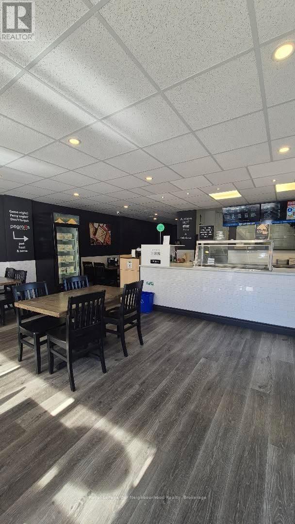1F & BASEMENT - 3226 LAKE SHORE BOULEVARD W, Toronto (Long Branch) — photo 2
