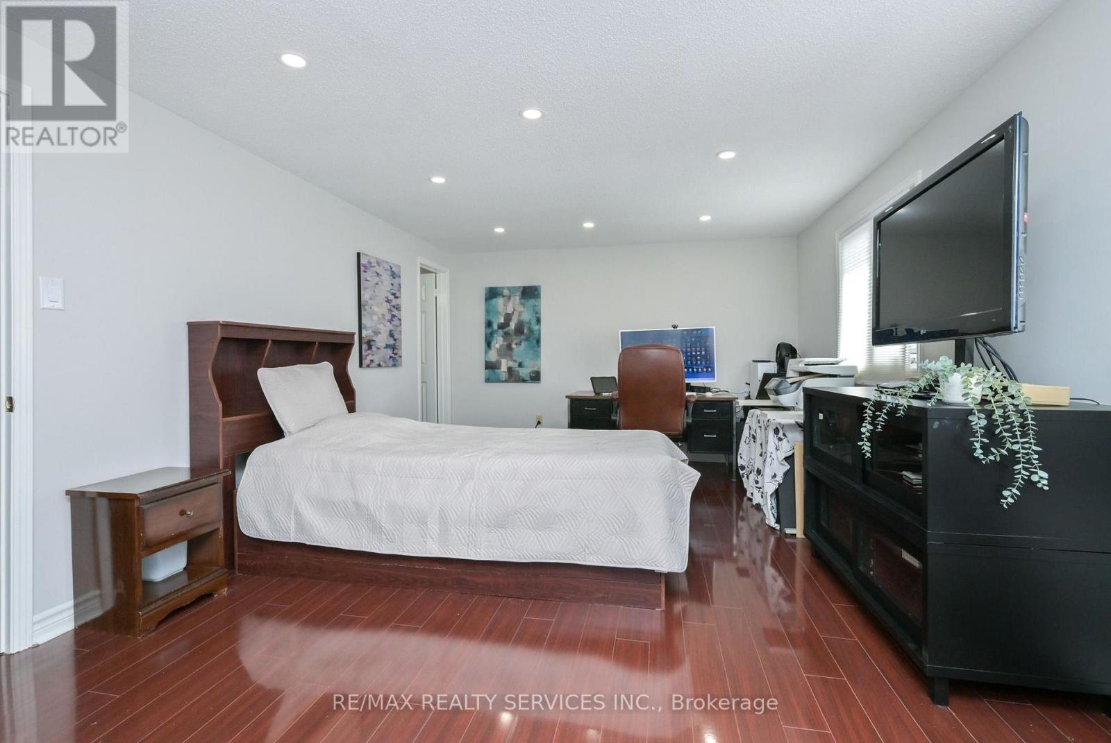 67 SANDMERE AVENUE - 21