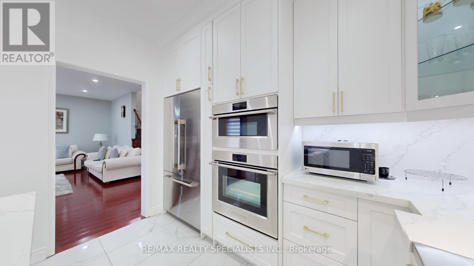 13 LEDGEROCK ROAD - 11