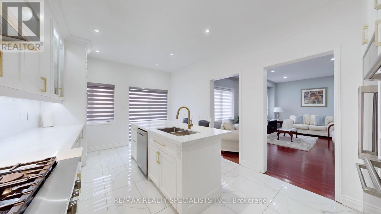 13 LEDGEROCK ROAD - 12
