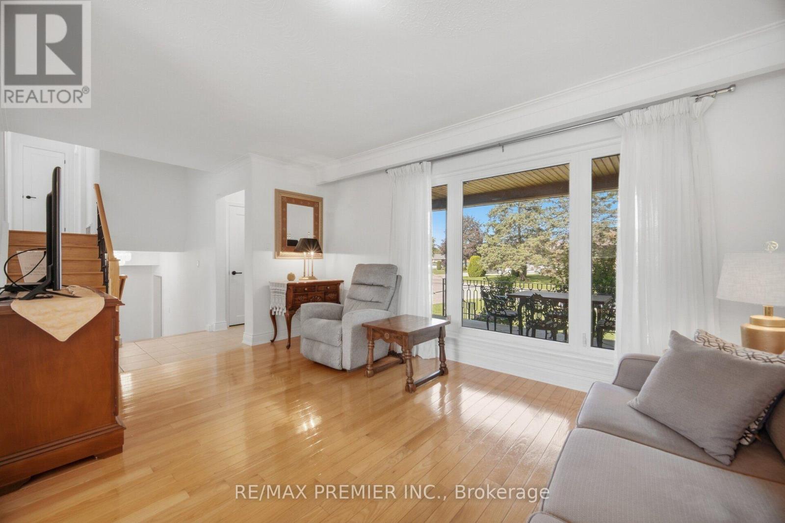 33 BELLEGLADE COURT, Toronto (Humbermede) — photo 12