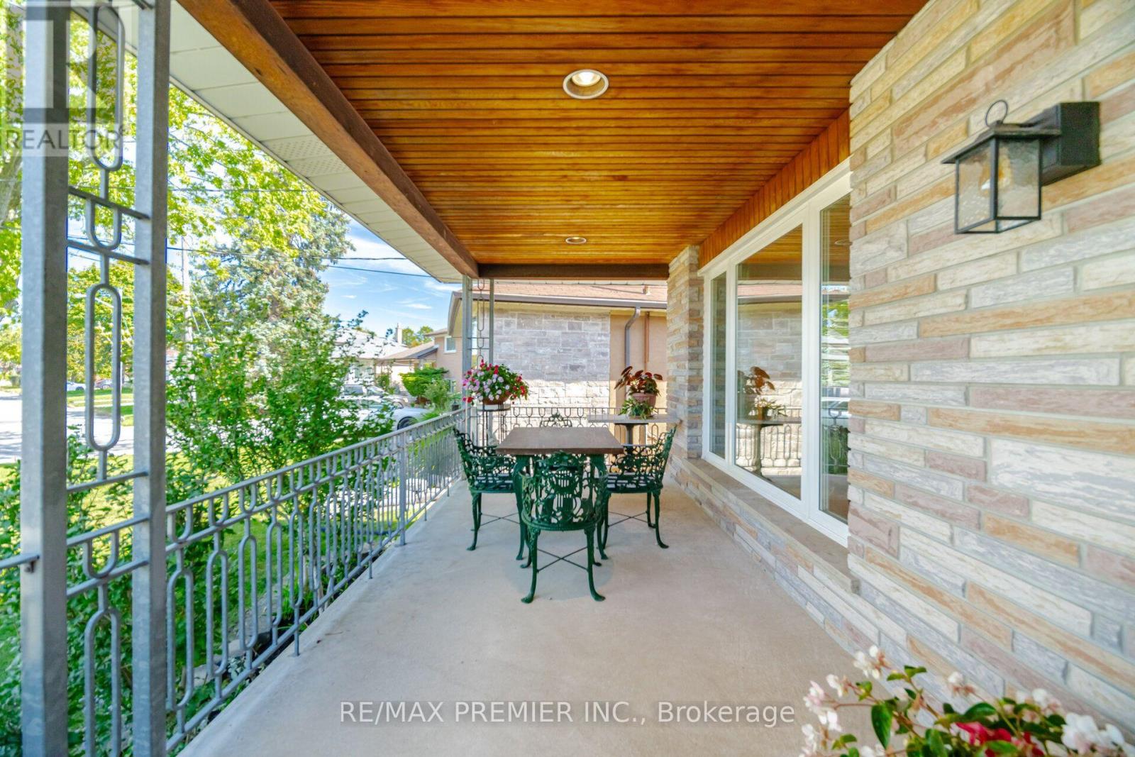 33 BELLEGLADE COURT, Toronto (Humbermede) — photo 6