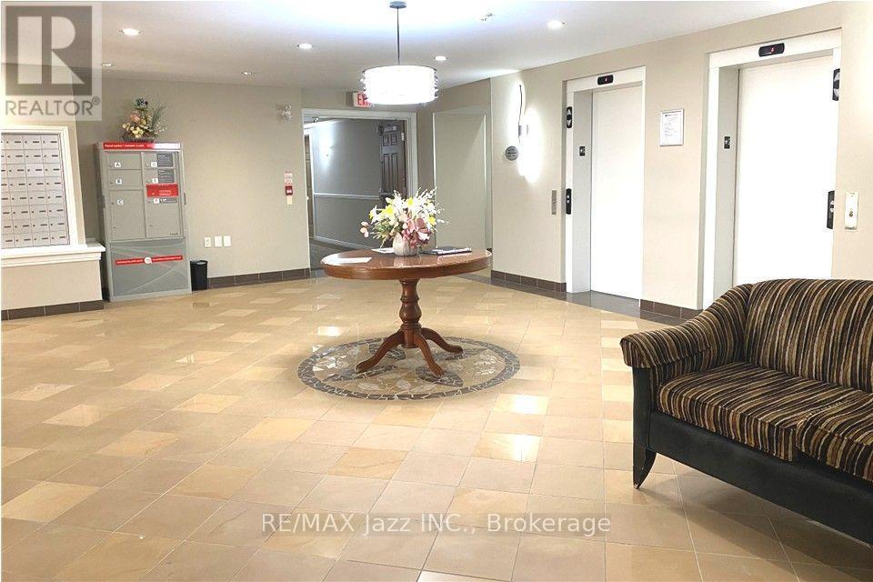 #102 61 Clarington Boulevard, Clarington (Bowmanville), Ontario, L1C0H6, Clarington (Bowmanville), Ontario — photo 4 of 5