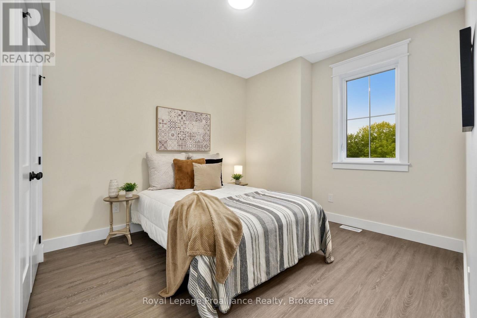 12 GREENFIELD DRIVE - 19