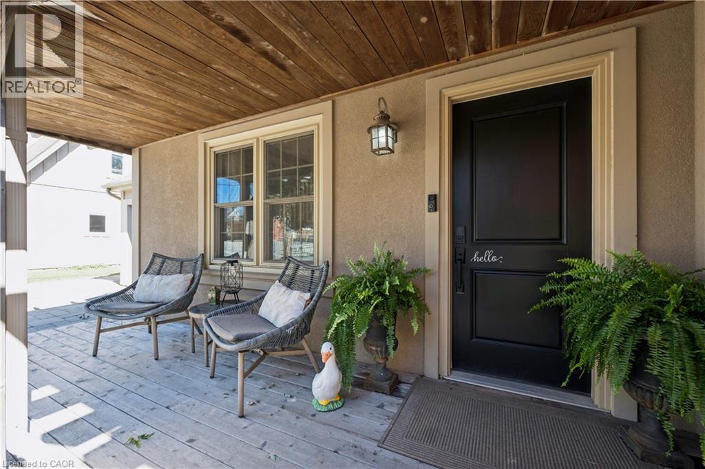 1039 MOLESWORTH Street — photo 2