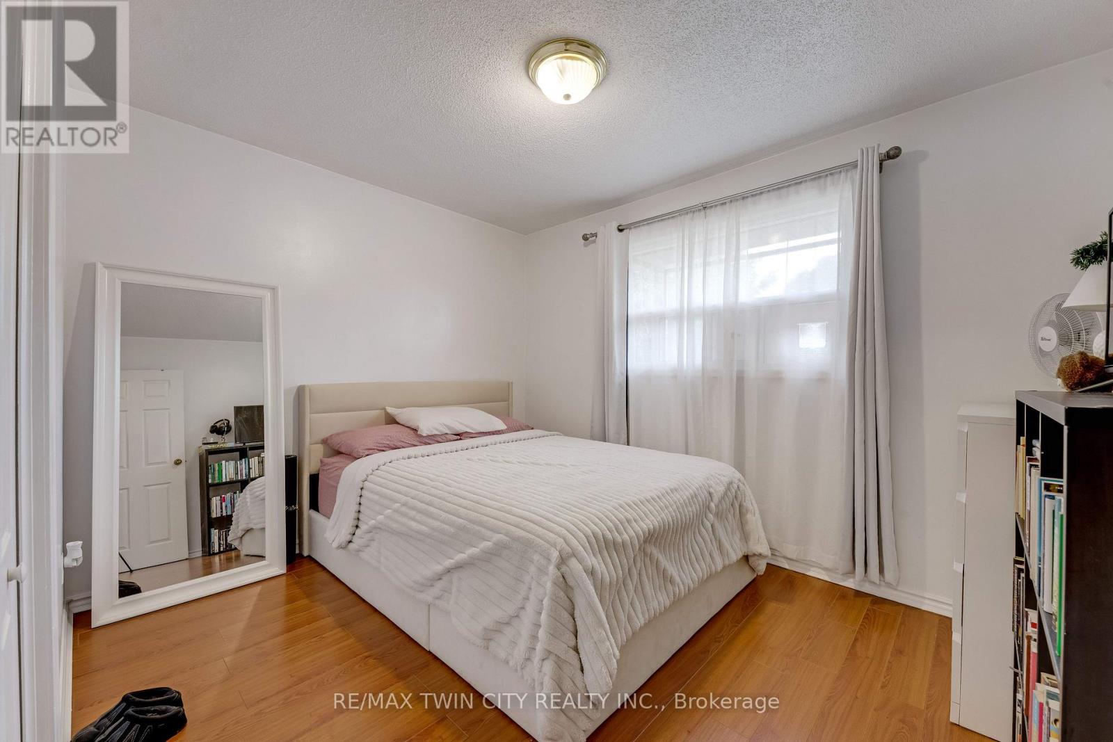 49 CARNABY CRESCENT - 18