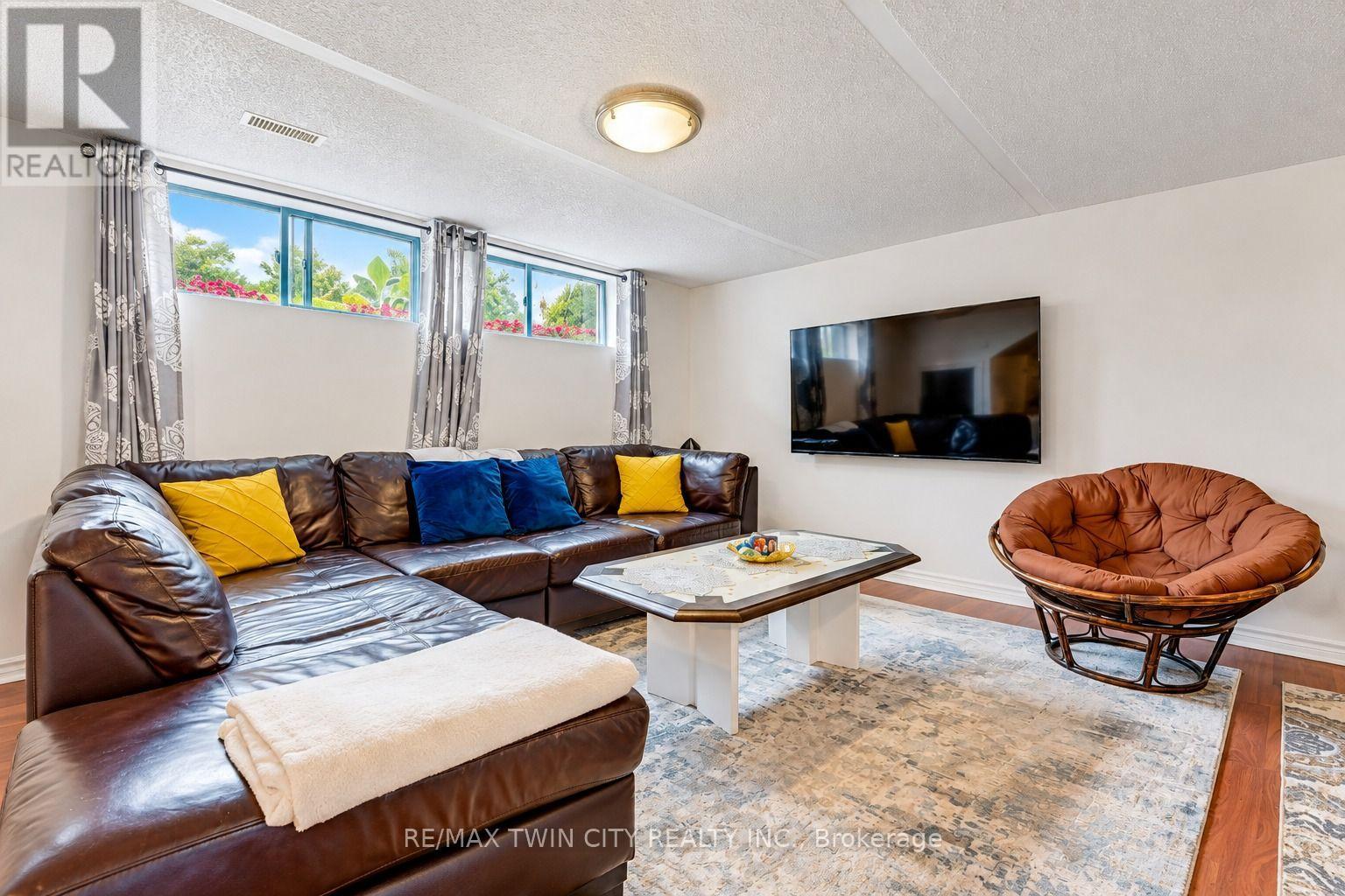 49 CARNABY CRESCENT - 25