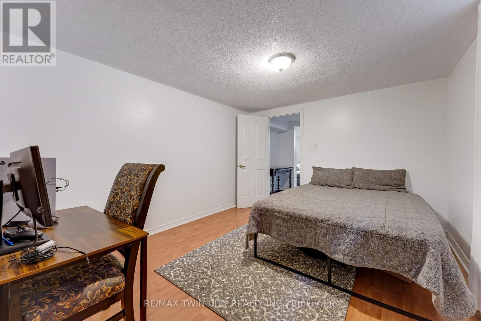 49 CARNABY CRESCENT - 28