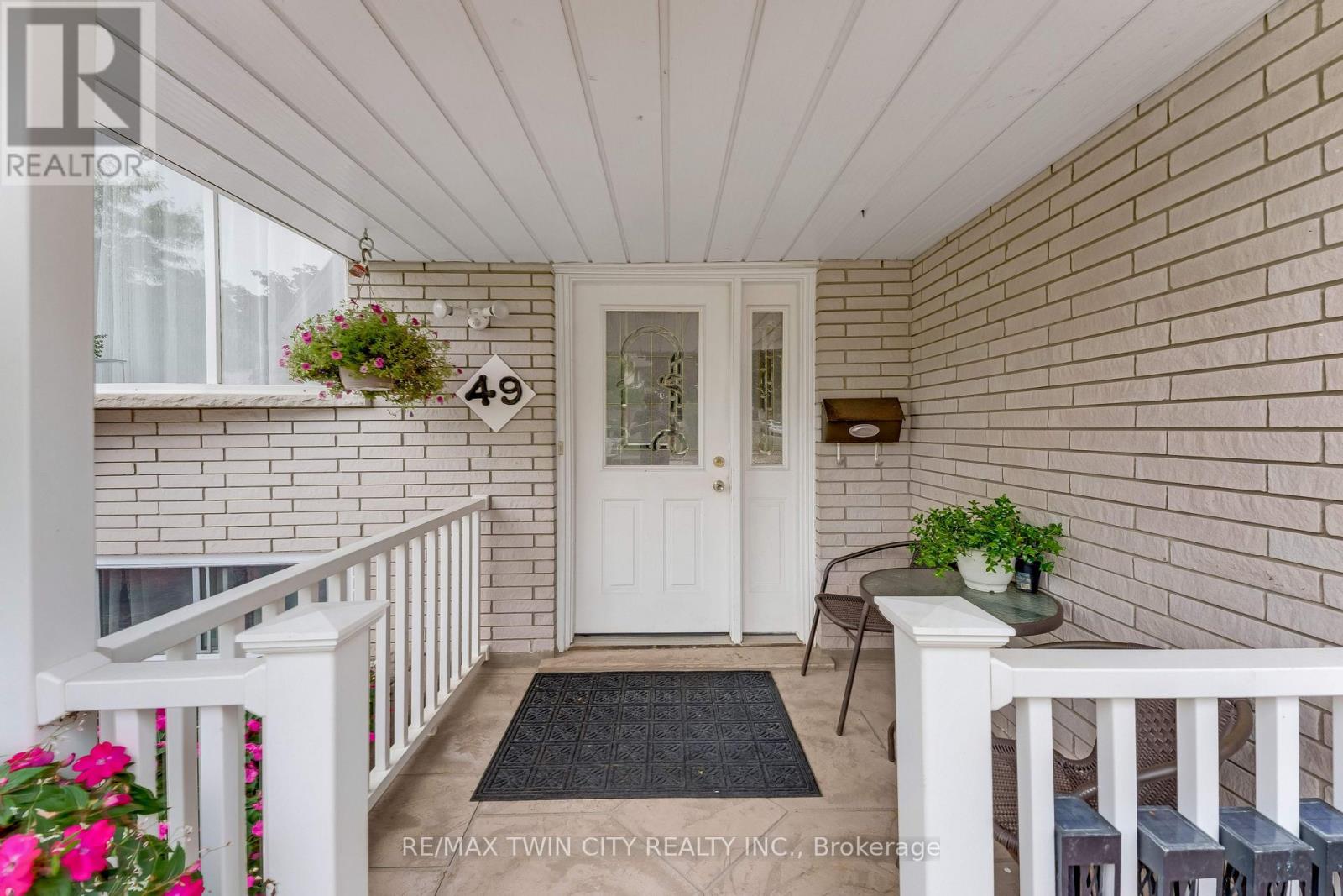 49 CARNABY CRESCENT — photo 3