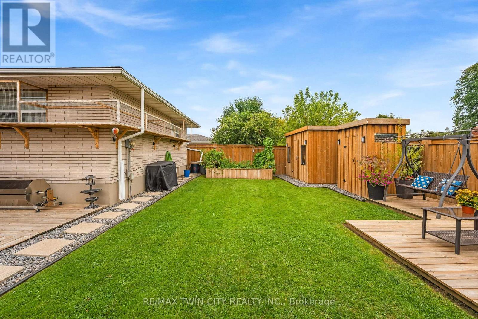 49 CARNABY CRESCENT - 33
