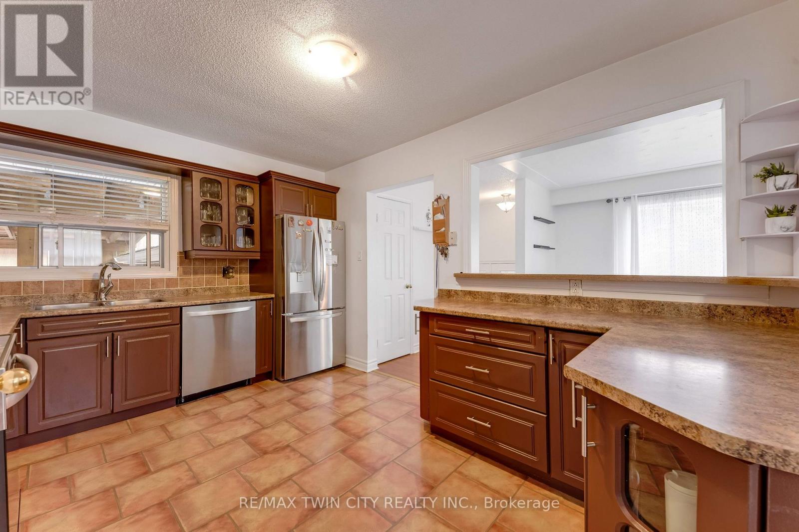 49 CARNABY CRESCENT, Kitchener — photo 9