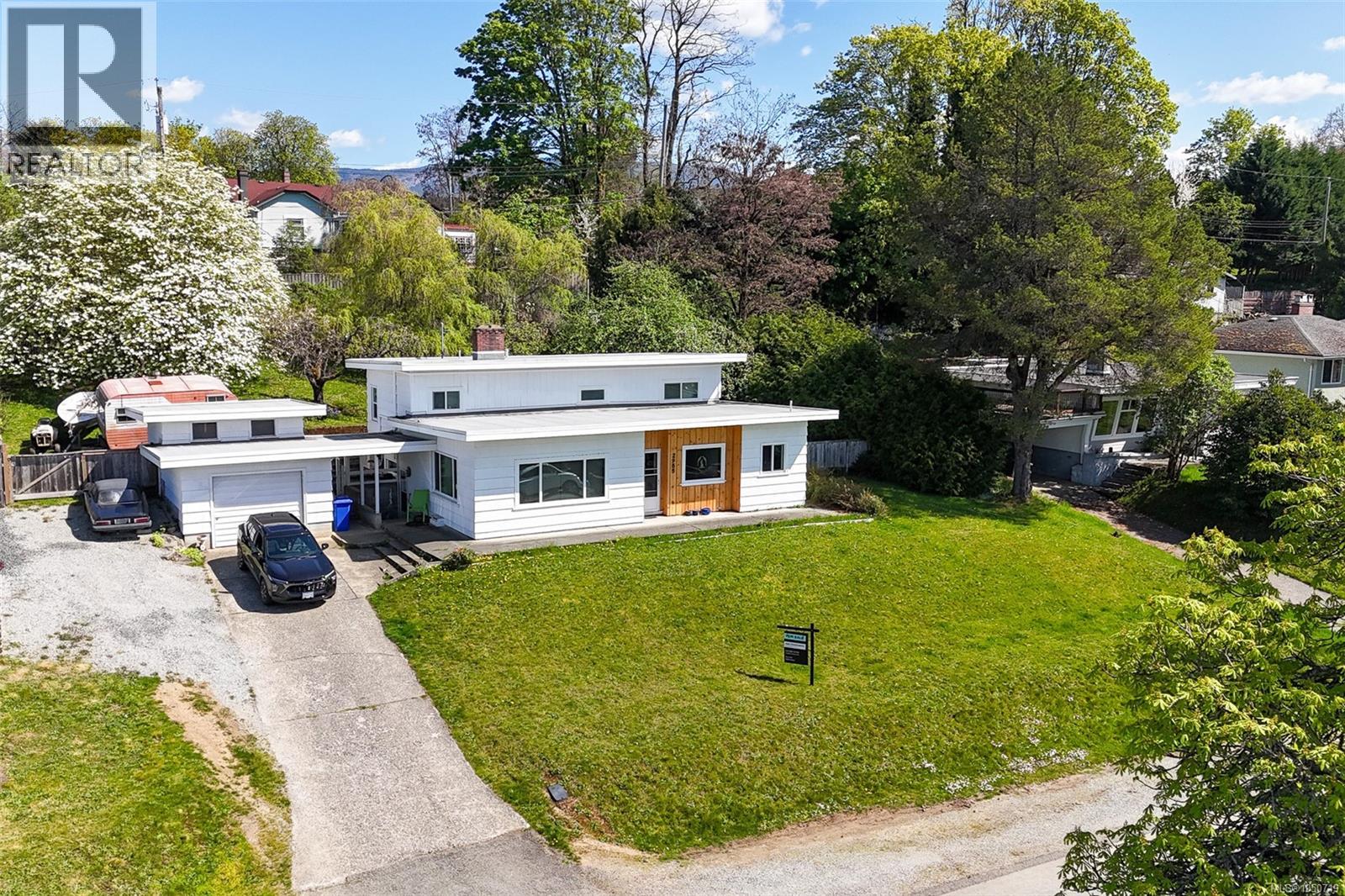 2955 6th Ave - 3