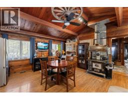 Living room - 2310 Seabank Rd, Courtenay, BC V9J1Y2 Photo 11