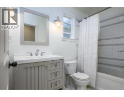 7128 Benwaldun Rd, Lantzville, BC V0R2H0 Photo 24