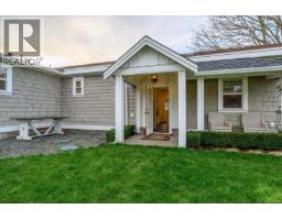 7128 Benwaldun Rd, Lantzville, BC V0R2H0 Photo 26