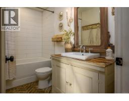 Laundry room - 7128 Benwaldun Rd, Lantzville, BC V0R2H0 Photo 8