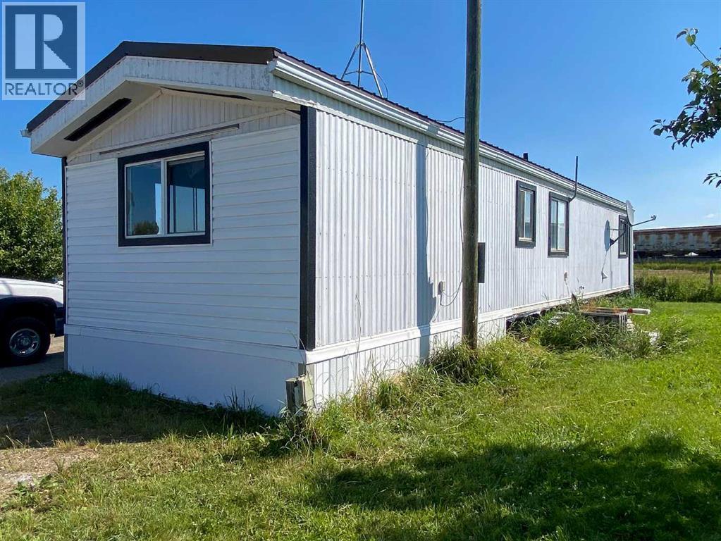3203 50 Avenue, Olds — photo 2