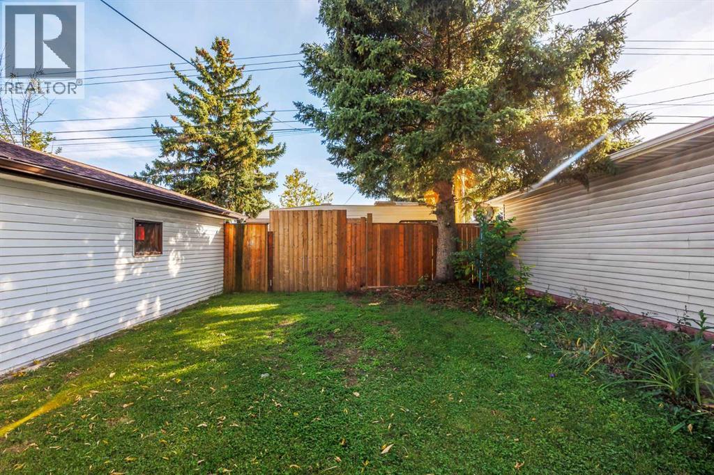 4711 26 Avenue SW - 39