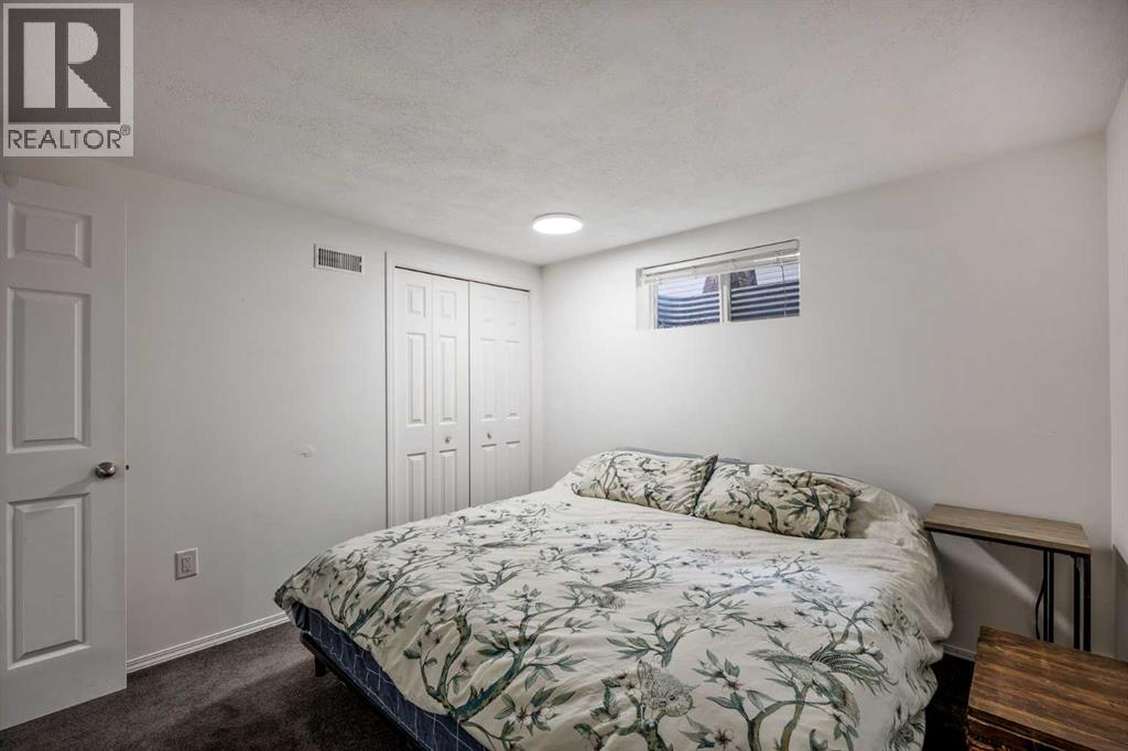 4711 26 Avenue SW - 33