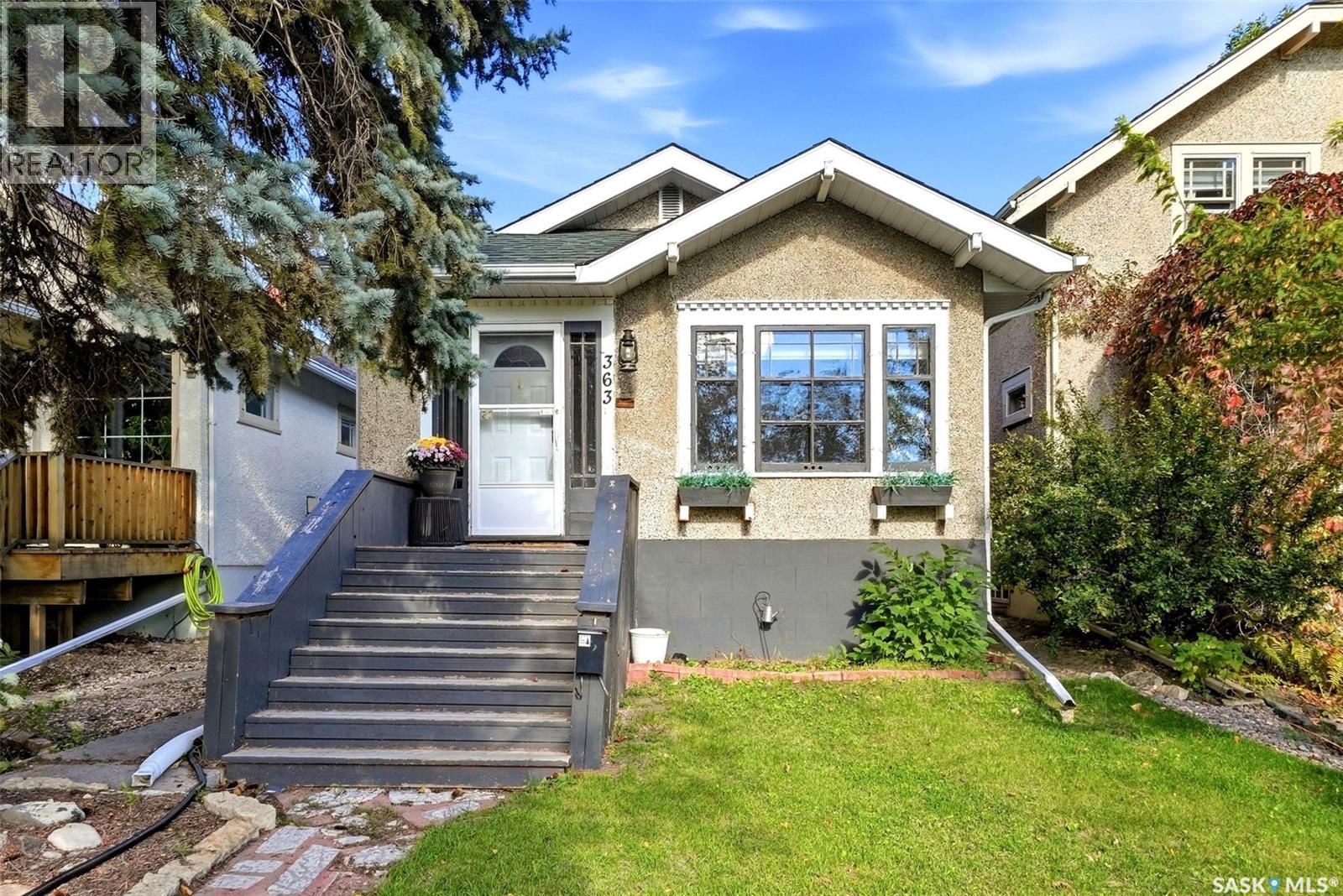 363 Leopold CRESCENT - 1