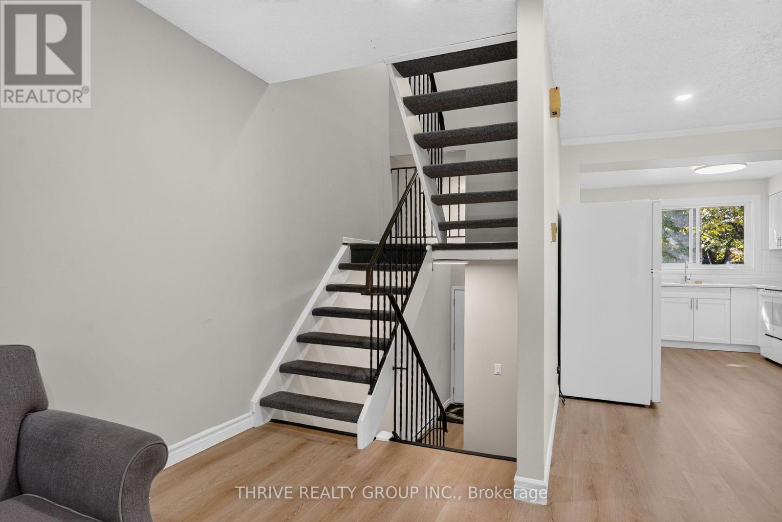36 - 40 SUMMIT AVENUE, London North (North N) — photo 4