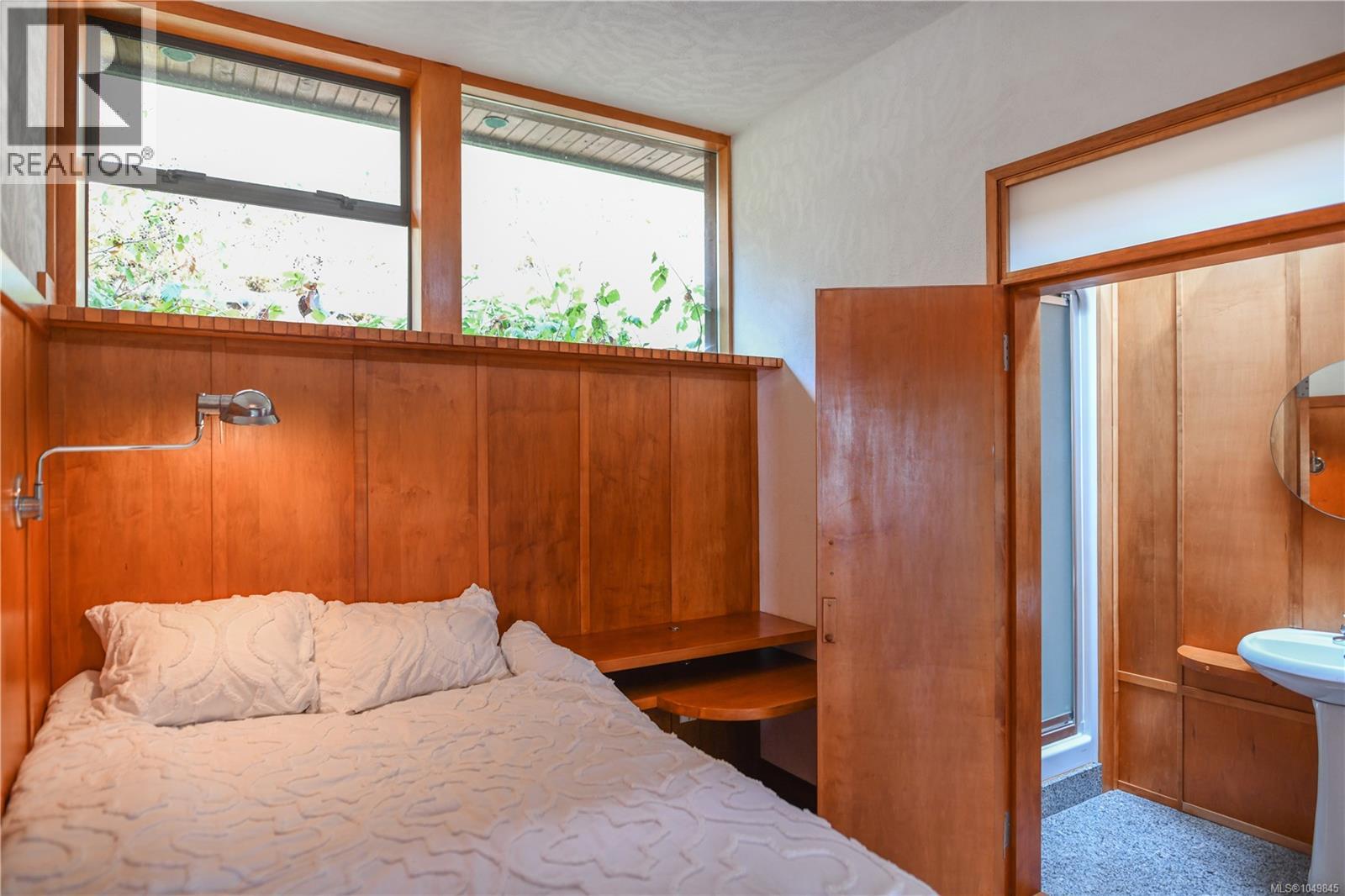 3326 Port Washington Rd - 32