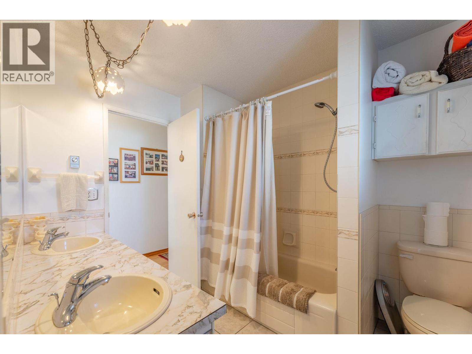  8820 Happy Valley Road, Summerland