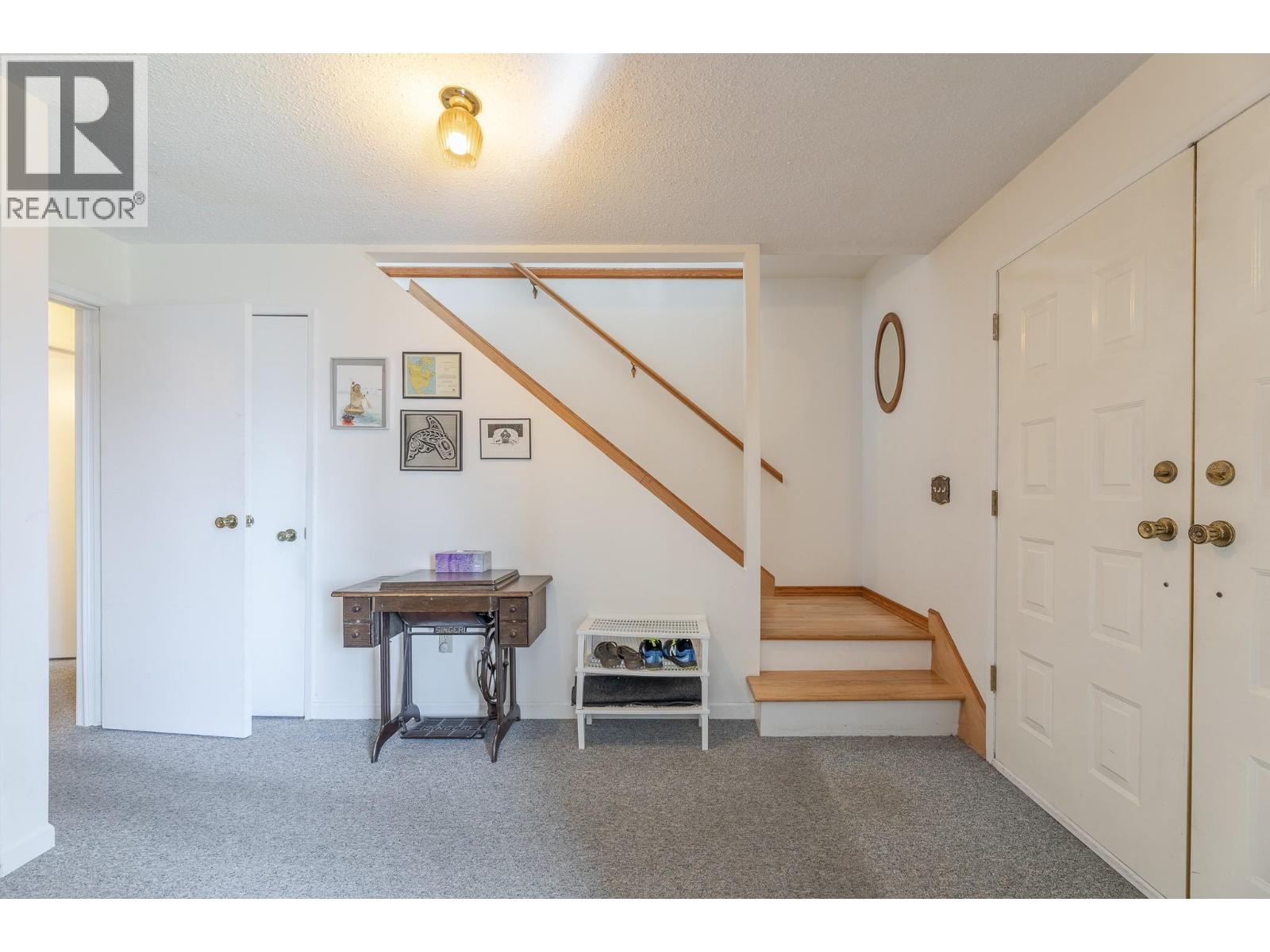  8820 Happy Valley Road, Summerland